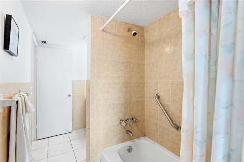 Condo in Bradenton, Florida, 2 bedrooms  № 2142353 - photo 23