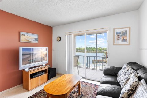 Condo in Bradenton, Florida, 2 bedrooms  № 2142353 - photo 16