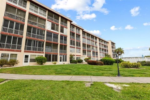 Condo in Bradenton, Florida, 2 bedrooms  № 2142353