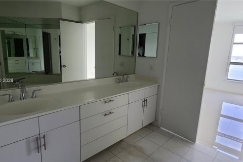 Copropriété à vendre à Aventura, Floride: 2 chambres, 126.44 m2 № 1877793 - photo 18