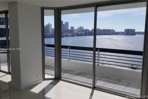 Copropriété à vendre à Aventura, Floride: 2 chambres, 126.44 m2 № 1877793 - photo 13