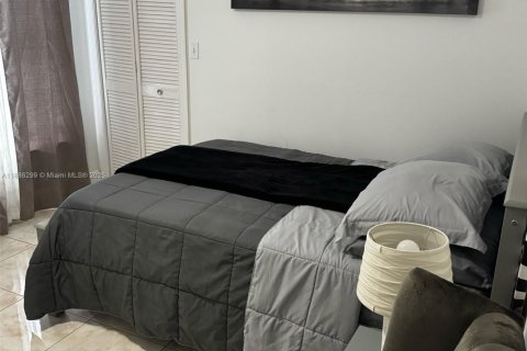 Casa en venta en Port St. Lucie, Florida, 3 dormitorios, 142.51 m2 № 1942185 - foto 15