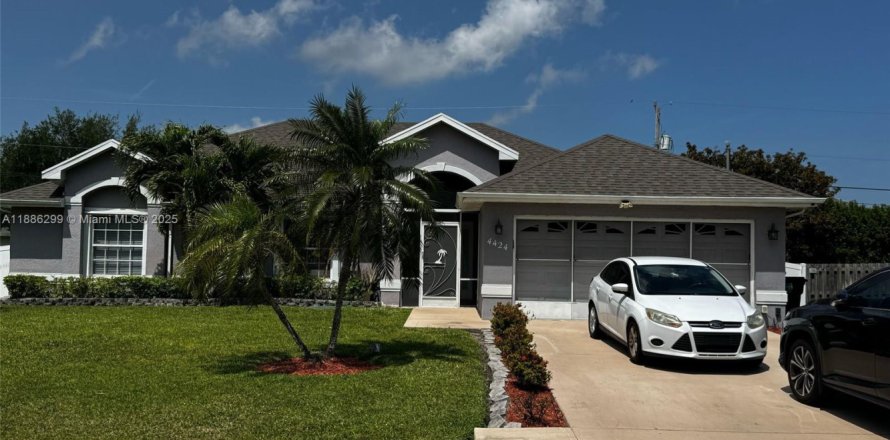 Casa en Port St. Lucie, Florida 3 dormitorios, 142.51 m2 № 1942185