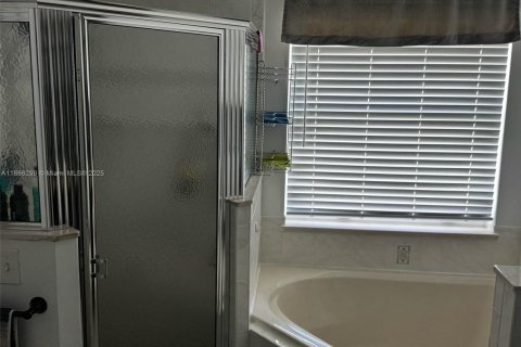 Casa en venta en Port St. Lucie, Florida, 3 dormitorios, 142.51 m2 № 1942185 - foto 12