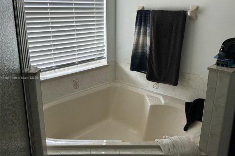 Casa en venta en Port St. Lucie, Florida, 3 dormitorios, 142.51 m2 № 1942185 - foto 13