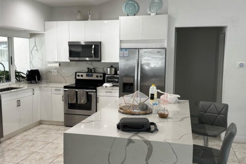 Casa en venta en Port St. Lucie, Florida, 3 dormitorios, 142.51 m2 № 1942185 - foto 3