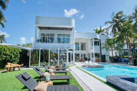 House in Hollywood, Florida 6 bedrooms, 561.5 sq.m. № 1216883 - photo 10