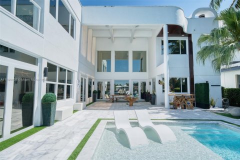 House in Hollywood, Florida 6 bedrooms, 561.5 sq.m. № 1216883 - photo 19
