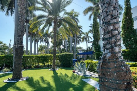 House in Hollywood, Florida 6 bedrooms, 561.5 sq.m. № 1216883 - photo 22