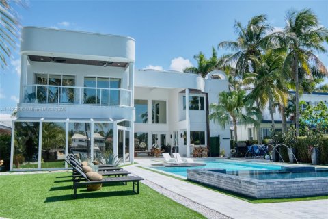 House in Hollywood, Florida 6 bedrooms, 561.5 sq.m. № 1216883 - photo 9