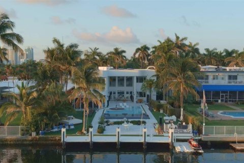 House in Hollywood, Florida 6 bedrooms, 561.5 sq.m. № 1216883 - photo 6