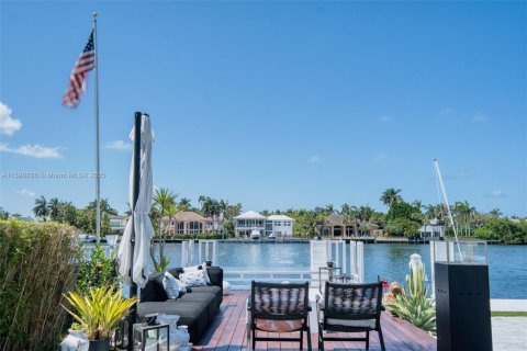 House in Hollywood, Florida 6 bedrooms, 561.5 sq.m. № 1216883 - photo 16