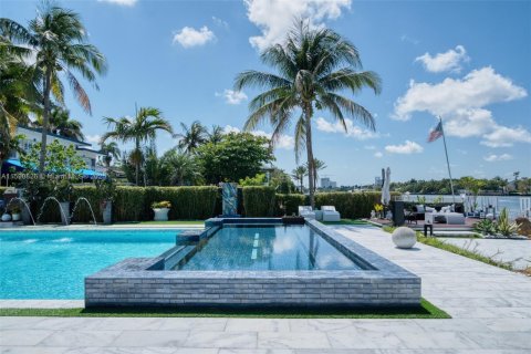 House in Hollywood, Florida 6 bedrooms, 561.5 sq.m. № 1216883 - photo 11