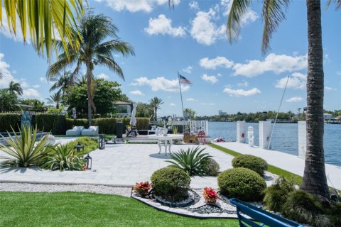 House in Hollywood, Florida 6 bedrooms, 561.5 sq.m. № 1216883 - photo 12