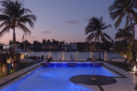 House in Hollywood, Florida 6 bedrooms, 561.5 sq.m. № 1216883 - photo 3