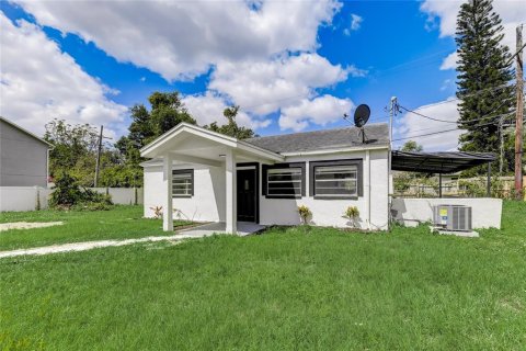 House in Orlando, Florida 2 bedrooms, 79.34 sq.m. № 2198791 - photo 25