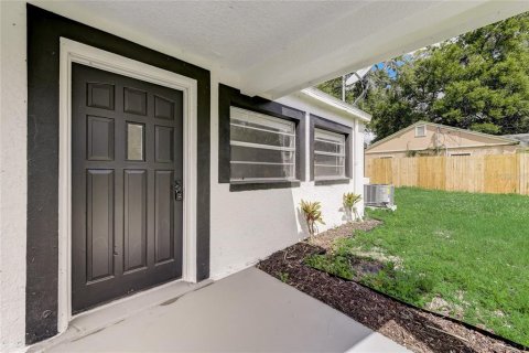 House in Orlando, Florida 2 bedrooms, 79.34 sq.m. № 2198791 - photo 2