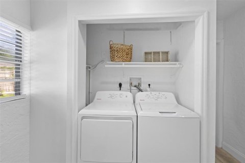 House in Orlando, Florida 2 bedrooms, 79.34 sq.m. № 2198791 - photo 18