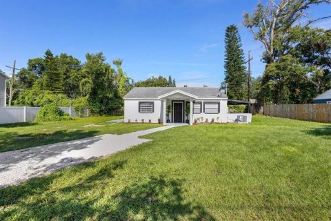 House in Orlando, Florida 2 bedrooms, 79.34 sq.m. № 2198791