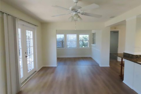 House in Dunedin, Florida 2 bedrooms, 147.99 sq.m. № 1869855 - photo 15