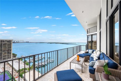 Condo in Miami, Florida, 5 bedrooms № 2082066 - photo 2