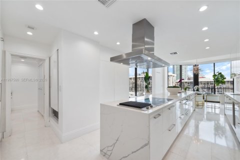 Condo in Miami, Florida, 5 bedrooms № 2082066 - photo 14
