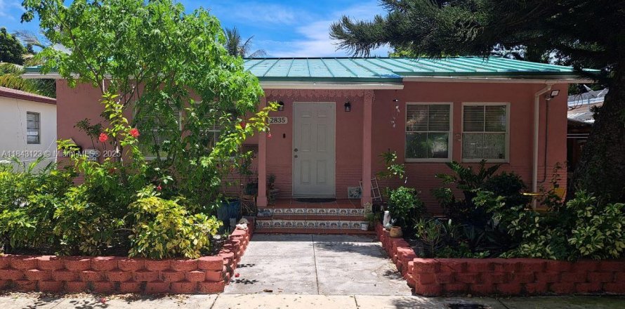 Commercial property in Miami, Florida 218.78 sq.m. № 1980771