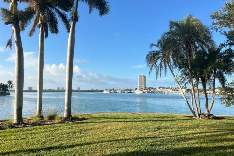 Villa ou maison à vendre à Sarasota, Floride: 3 chambres, 344.3 m2 № 2218673 - photo 8