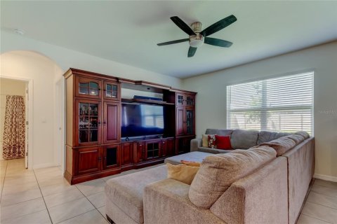 House in Wesley Chapel, Florida 5 bedrooms, 242.01 sq.m. № 1620825 - photo 10