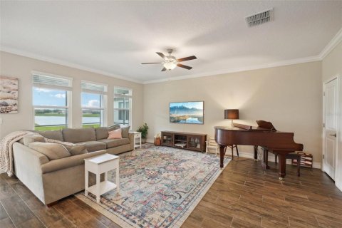 House in New Port Richey, Florida 5 bedrooms, 300.17 sq.m. № 1614573 - photo 3