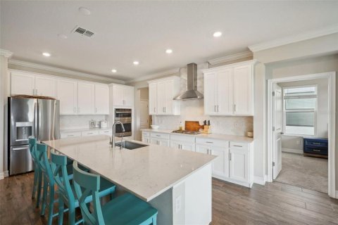 House in New Port Richey, Florida 5 bedrooms, 300.17 sq.m. № 1614573 - photo 9