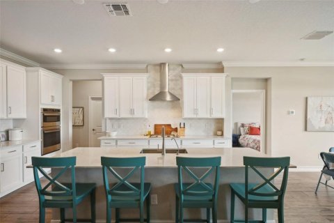 House in New Port Richey, Florida 5 bedrooms, 300.17 sq.m. № 1614573 - photo 4