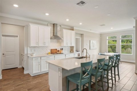 House in New Port Richey, Florida 5 bedrooms, 300.17 sq.m. № 1614573 - photo 6