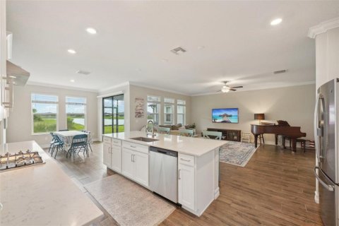 House in New Port Richey, Florida 5 bedrooms, 300.17 sq.m. № 1614573 - photo 5
