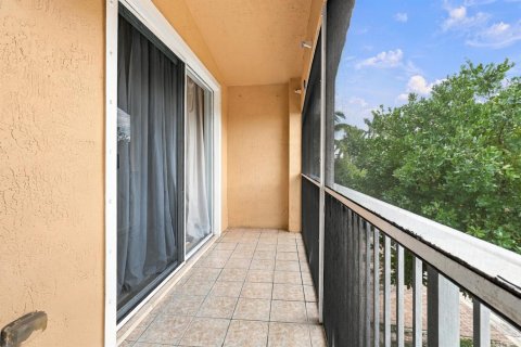 Townhouse in Riviera Beach, Florida 2 bedrooms, 94.95 sq.m. № 2401378 - photo 11