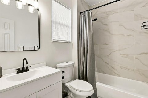 Townhouse in Riviera Beach, Florida 2 bedrooms, 94.95 sq.m. № 2401378 - photo 10