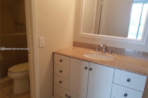 Condominio en alquiler en North Bay Village, Florida, 2 dormitorios, 83.61 m2 № 1992088 - foto 5