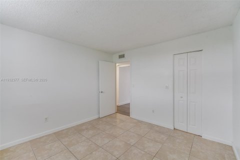 Снять в аренду кондоминиум в Норт-Бей-Виллидж, Флорида 2 спальни, 83.61м2, № 1992088 - фото 26