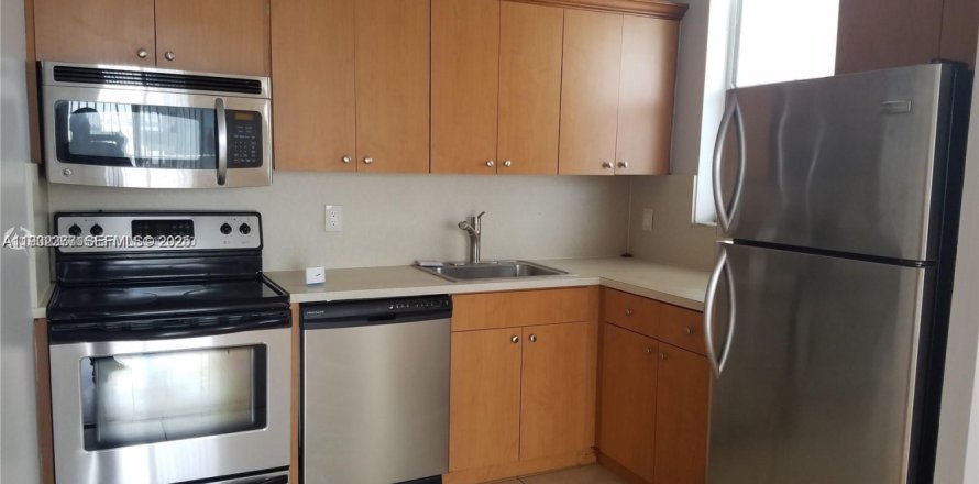 Condominio en North Bay Village, Florida, 2 dormitorios  № 1992088