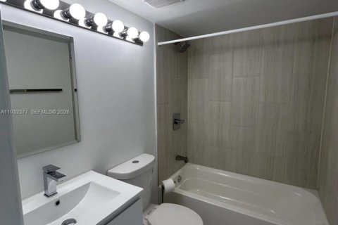 Condominio en alquiler en North Bay Village, Florida, 2 dormitorios, 83.61 m2 № 1992088 - foto 22