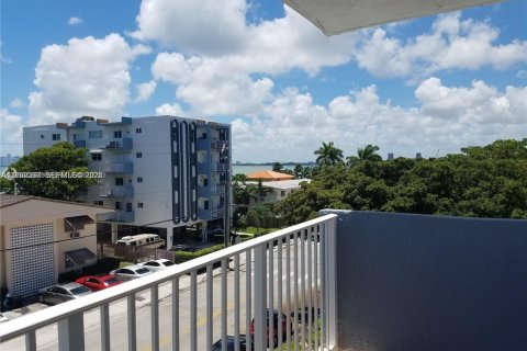 Condominio en alquiler en North Bay Village, Florida, 2 dormitorios, 83.61 m2 № 1992088 - foto 12