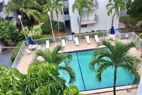 Condominio en alquiler en North Bay Village, Florida, 2 dormitorios, 83.61 m2 № 1992088 - foto 18