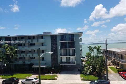 Condominio en alquiler en North Bay Village, Florida, 2 dormitorios, 83.61 m2 № 1992088 - foto 13