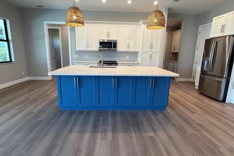 House in Port Charlotte, Florida 3 bedrooms, 208.38 sq.m. № 604948 - photo 9