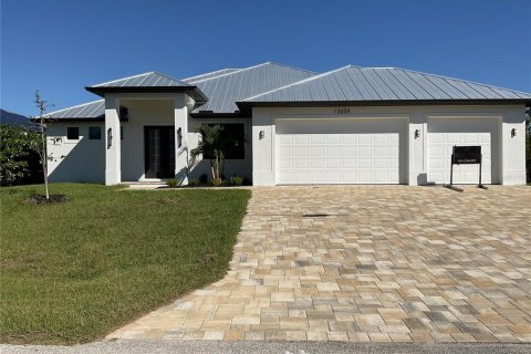 House in Port Charlotte, Florida 3 bedrooms, 208.38 sq.m. № 604948 - photo 2