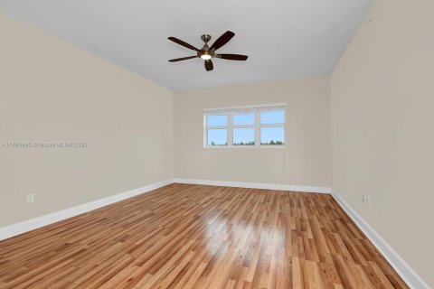 Copropriété à vendre à North Miami, Floride: 3 chambres, 169.27 m2 № 1932816 - photo 17