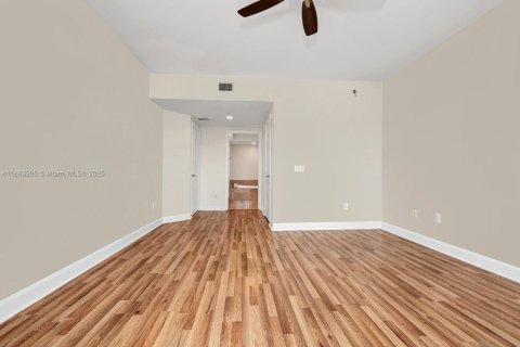Copropriété à vendre à North Miami, Floride: 3 chambres, 169.27 m2 № 1932816 - photo 18