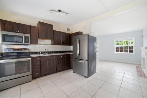 House in Fort Lauderdale, Florida 2 bedrooms, 77.29 sq.m. № 2082122 - photo 13