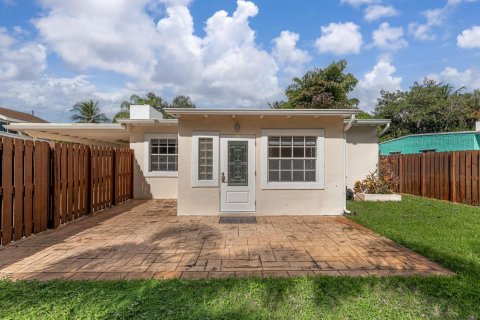 House in Fort Lauderdale, Florida 2 bedrooms, 77.29 sq.m. № 2082122 - photo 28