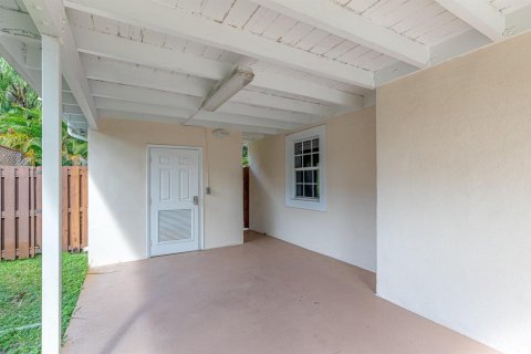 House in Fort Lauderdale, Florida 2 bedrooms, 77.29 sq.m. № 2082122 - photo 27